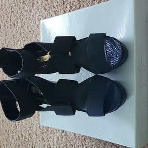 Jessica Simpson black wedges